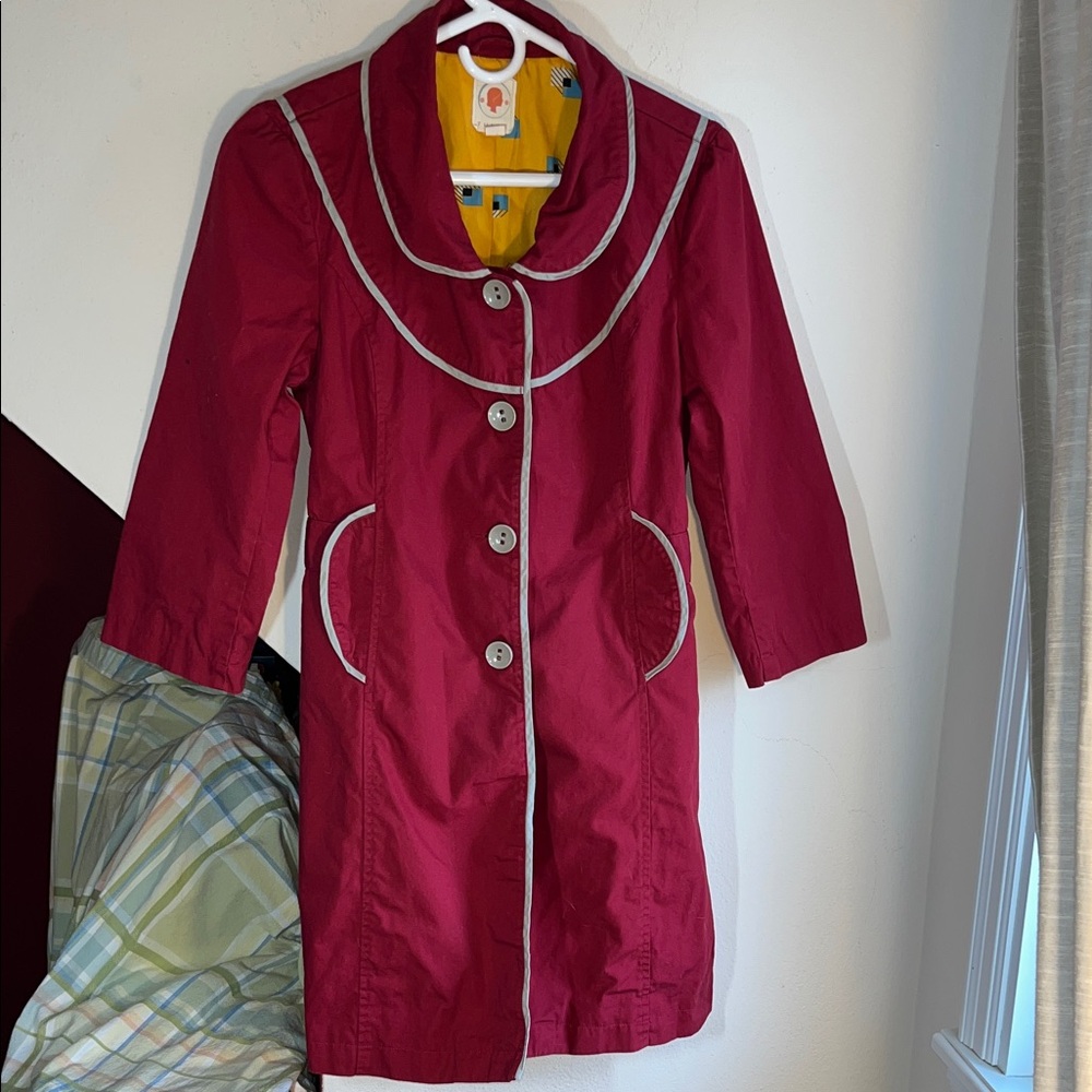 Tulle Girl’s Red Trench Coat with Gray Piping M‎